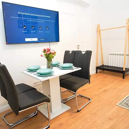 Apartman Stunning With Bacolny In Center