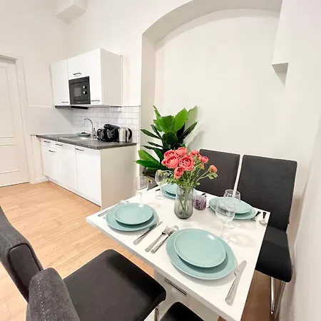 Apartman Stunning With Bacolny In Center
